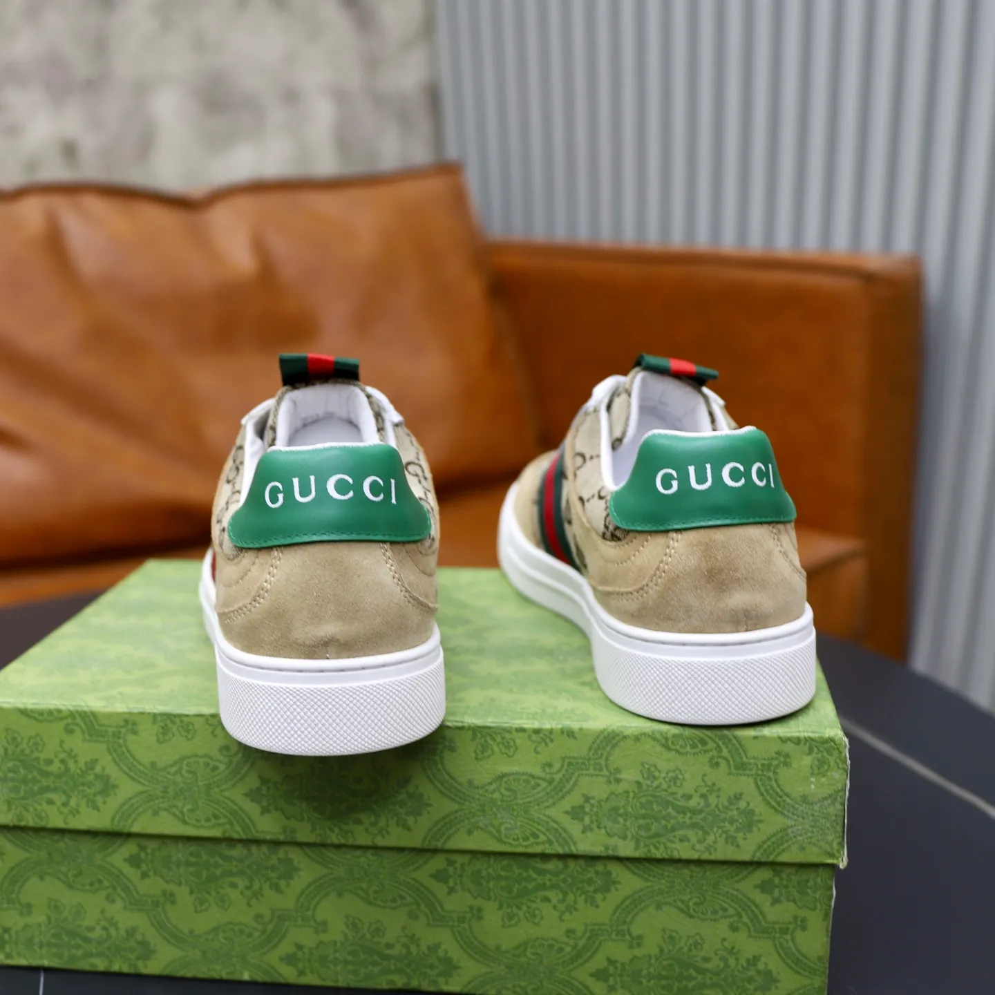 Ex-factory price: 440💰🙅‍♂️🙅‍♂️🙅‍♂️ Brand: GUCCI Standard code: 38-44 (45 customized) Grade: Same as the official website Material: Original material splicing Comfortable and breathable lining Lightweight and wear-resistant sports outsole Style category: Men's fashionable casual shoes Running sneakers Distinguished luxury brand elements Top luxury Color: actual picture color